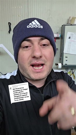 Nicolae a distrus pinii plăcii de bază încercând să îsi construiască noul calculator însă....