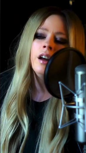 Avril Lavigne - We Are Warriors (Live Acoustic)