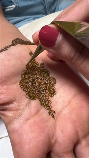 cute mandala design for mehndi lovers #mehndi #henna #hennadesign