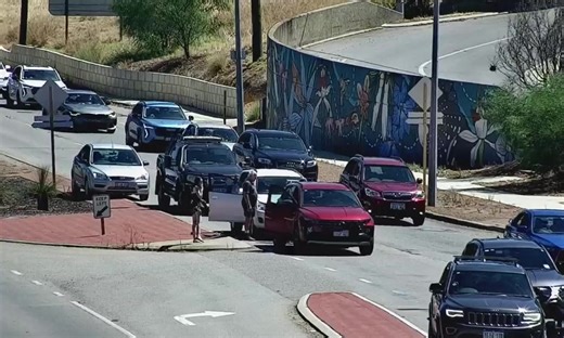 CLEARED Traffic flowing CRASH – ALBANY HIGHWAY SOUTHBOUND BEFORE ARMADALE ROAD, MOUNT NASURA Left lane blocked Motorists outside of vehicles Traffic heavy on approach, drive safely Follow us on X @Perth_Traffic and Instagram @perthtraffic #perthtraffic | Main Roads Western Australia