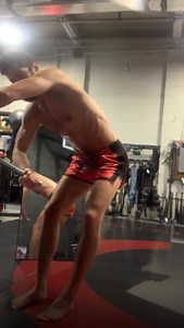 Results speak louder than theories. @daniel__welchnj transformation demonstrates the mechanical reality of @projectfunction The guy on the Left: compensatory patterns creating systemic dysfunction and limiting tissue adaptation. Right side: resolved pain mechanics, active MMA competition, and sustainable muscle mass retention. The difference isn’t programming complexity, it’s pattern specificity. What you’re seeing in this footage represents movement solutions that scale across the human spectru