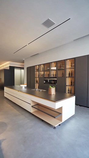 #kitchencabinetfactory #customcabinets #kitchencabinets #foryou #showroom #kitchenrenovation #twotonecabinets