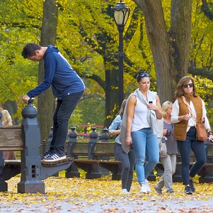 Funny Fart Pranks in Central Park! 🤣🤣 | HumorBagel