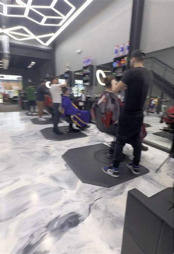 Experience a Thursday at Levelz Barbershop