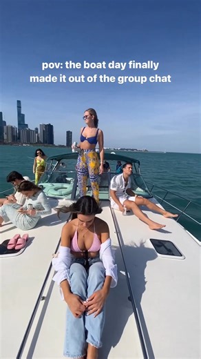 FLASHSALE 💥 For the next 48 hours, get up to $360 OFF private yacht cruises with code: MDW15 at bit.ly/3Ur58OD! All boats are BYOB and include a living area, bedroom, kitchenette, and bathroom 🛥 Pro-Tip: grab 12 friends to book the 33’ vessel for as low as $56/person 😎 Sale ends Friday night (5/26)! | Chicago Bucket List