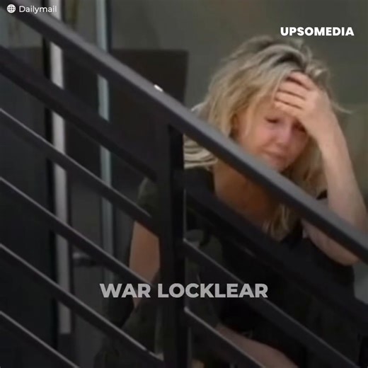 1.4K views | Der Schauspielerin Heather Locklear geht es immer schlechter. Seit einigen Jahren verschlechtert sich ihr psychischer Zustand in besorgniserregendem Ausmaß, und kürzlich wurde sie dabei erwischt, wie sie mit einer düsteren und unberechenbaren Haltung am Rande eines Gebäudes spazieren ging. | Helene | Facebook