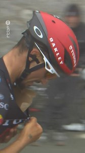 16M views · 49K reactions | Toutes les techniques sont bonnes pour se protéger du froid dans la descente du Tourmalet ! 略 N'est-ce pas Julian Alaphilippe ? | RTBF Sport | Facebook