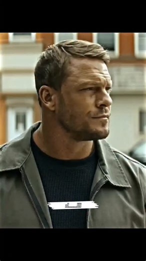 ☆𝙼𝙾𝚅𝙸𝙴𝚂 𝙺𝙸𝙽𝙶𝙳𝙾𝙼☆ on Instagram‎: "اذا تحب مثل هذا المحتوى حط متابعة 🔥🤍 #日本利用压电瓷砖将脚步转化为电能。这些瓷砖捕捉来自你脚步的动能。当你行走时，你的重量和动作会对瓷砖产生压力。瓷砖会轻微弯曲，从而产生机械应力。瓷砖内部的压电材料将这种应力转化为电能。每一步都会产生少量电荷，而数百万步结合在一起就能产生足够的电力来驱动 LED 灯、数字显示屏和传感器。在像涩谷车站这样繁忙的地方，每天大约有 240 万个脚步为这一系统作出贡献。这些电能可以被储存或立即使用，从而减少对传统电力来源的依赖，并支持可持续的城市基础设施。这种方法将日常运动转化为实用的可再生能源 #日本 #知识 #事实 #你知道吗 #推荐 #科技 #创新 #历史 #技术日本利用压电瓷砖将脚步转化为电能。这些瓷砖捕捉来自你脚步的动能。当你行走时，你的重量和动作会对瓷砖产生压力。瓷砖会轻微弯曲，从而产生机械应力。瓷砖内部的压电材料将这种应力转化为电能。每一步都会产生少量电荷，而数百万步结合在一起就能产生足够的电力来驱动 LED 灯、