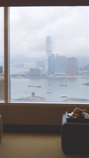 Treat yourself a luxurious stay experience at Conrad Hong Kong where you can enjoy serene vistas of the Victoria Harbour from our Deluxe Harbour View Room and unwind in the epitome of relaxation with rejuvenating massages from the Health Club. Book now via ConradHongKong.com. 入住香港港麗酒店，沉醉在豪華海景客房的療癒維港景色，並於健身中心體驗奢華按摩享受，宛如在繁忙都市中發現一片寧靜綠洲。 立即透過 ConradHongKong.com 預訂。 #ConradHongKong #ConradHK #VictoriaHarbour #HealthClub #Massage | Conrad Hong Kong