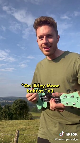 Traditional Yorkshire Folk Song on Ilkley Moor | Folk Music UK