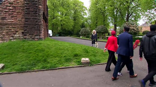 Anas Sarwar votes in Glasgow