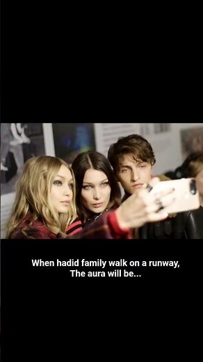 When hadid family walk the runway,an aura like no other#gigi #bellahadid #anwarhadid #tommyhilfiger
