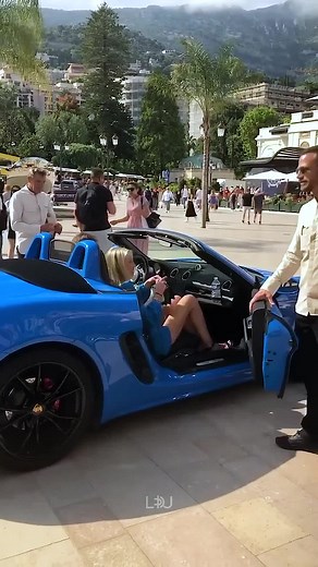 Exploring the Billionaire Lifestyle and Wealthy Living