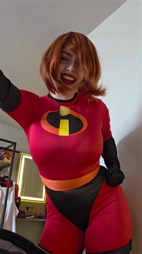 and we love it every time ❤️ #comiccon #convention #cosplay #incredibles #elastigirl