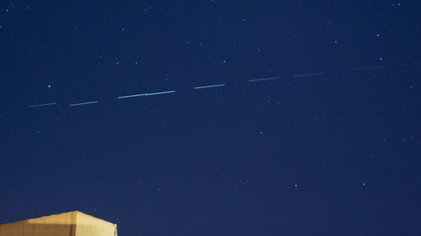 Starlink satellite train captures attention in Indiana night sky