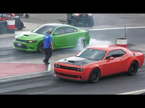 Hellcat vs Charger 392 - muscle cars drag racing