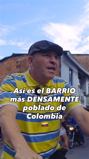 Así es el BARRIO más DENSAMENTE poblado de Colombia 🇨🇴. Al norte de la ciudad de Medellín existe un barrio bastante particular llamado Moravia. Barrio que ha sido catalogado durante décadas como un lugar peligroso y de poca confianza ya que su pasado estuvo lleno de todo tipo de situaciones complicadas para sus habitantes. Aunque son muchísimas las personas que viven juntas en un territorio relativamente pequeño la historia del barrio actualmente está llena de testimonios de superación y resil