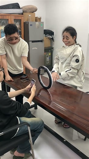 Dont look at her face 😂😂😂 #nails #nailtrends #naildesign #nailart #nail #fyp #viral #dragonnail