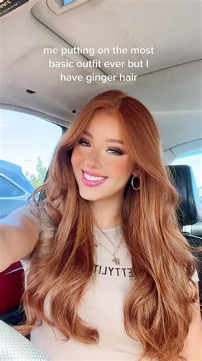 Ginger Hair Outfit Ideas for Mirror Selfies