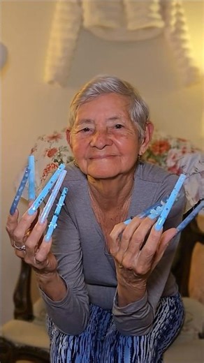 I did my grandma's nails 💅✨️