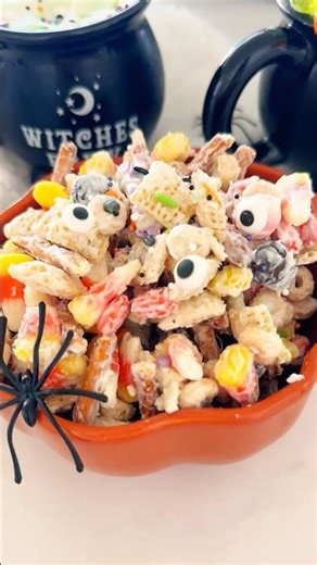 Halloween Chex Mix #halloweenrecipes #easyrecipes