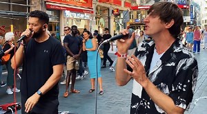 Buskers Perform Beautiful Duet Of 'Someone You Loved' In London