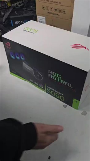 rog astral rtx 5090 cea mai puternica placa video de pe planeta Pamant #UpgradePc #AiSetup #pcbuilds #9950x3d #ultra #iphone17 #PcGAmingRomania #9800x3d #unboxing rtx 5090 astral liquid