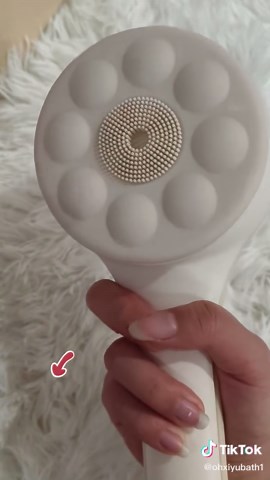 A luxury spa session everyone I use this body brush✨ #bodybrush #showerscrub #showerbackscrubber #backscrubber #backbrush #exfoliation #showerbrush #showerroutine #tiktokshoprestock #tiktokshopcreatorpicks #tiktokshopsummerturnup #spotlightfinds