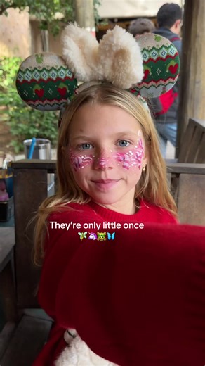 Did you know if you get your face painted at Disney world all the parks will touch it up all day for free 💕