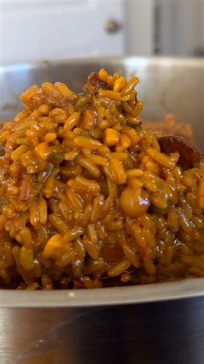 As the song goes, it’s cold out here in NYC. Time to make a huge pot of pelau to share with friends, neighbors and family. Grab the recipe and full video tutorial here👉🏼 https://cookingwithria.com/2022/01/quick-simple-chicken-pelau/ | Trini Cooking with Ria