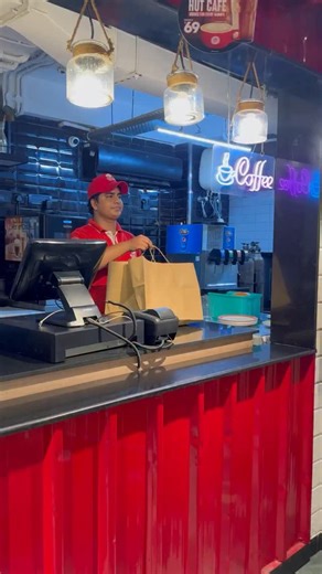 435K views · 367 reactions | Your pizza party just got better! Get Buy 1 Get 1 FREE on all medium pan pizzas! Walk in to Pizza Hut! (Pizza Hut, Offers, Pizza Deals, Free Pizza, Deals, B1G1) #B1G1 #Friends #PizzaHut #Pizzas | Pizza Hut | Facebook