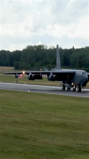 Madness B-52H Stratofortress destroy 18 Runway Lights after Flying Display RIAT 23 | Vortex Flight Elite