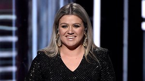 Kelly Clarkson honors school victims at Billboard Awards