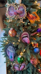 It’s beginning to look a lot like 🎄👅🎄 #christmas | Tanya