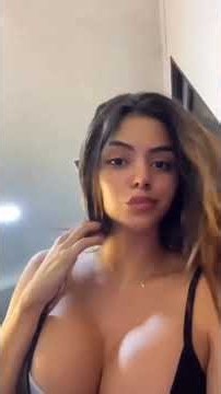 Big ass Nude Twerk - Big ass sexy Big ass pawg nerd claps her oily ass 6