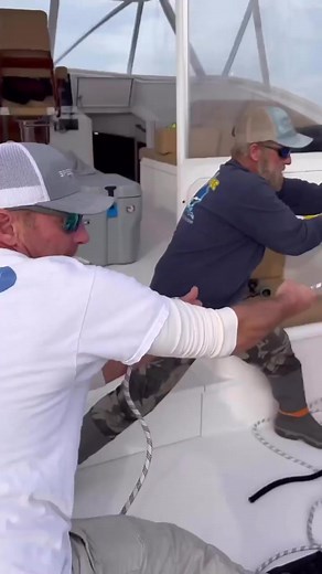 It takes team work to move tanks 💥 These guys getting creative onboarding this 500 lb tuna! Via @speechless.sportfishing . . . . . . . . . . . #BDOutdoors #bdoutdoorsdotcom #bloodydecks #offshorefishing #socal #fisherman #anglers #fishing #tunatime #cowtuna #bluefin #tuna #bluefintuna #bft #tunafishing #tank #giantfish | BD Outdoors
