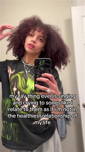 doesn’t mean i’m not relating them to past relationships… i just love feeling the music so deeply, like put on some taylor swift, atwtmv and i’m crying.. i’m simple,, in the kitchen by renee rapp,