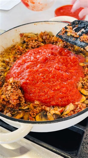 This is seriously the Best Baked Ziti Ever. You're going to love the homemade meat sauce and ricotta and cream cheese topping! https://thestayathomechef.com/baked-ziti/ | The Stay At Home Chef