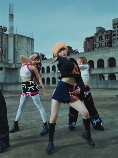 Lesserafim: Fearless 4th Gen Leaders