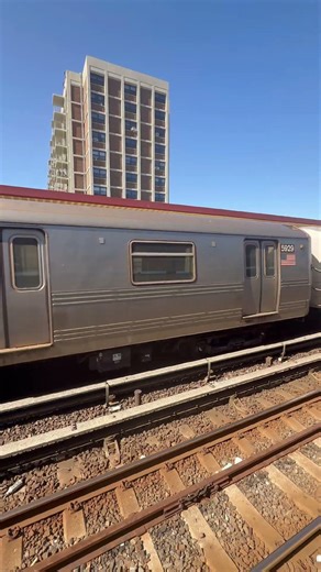 R46 (H) Train Leaving Beach 98th Street #nyc #nycta #train #automobile