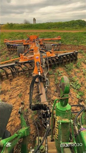JD 7250R + Gradas Halcón