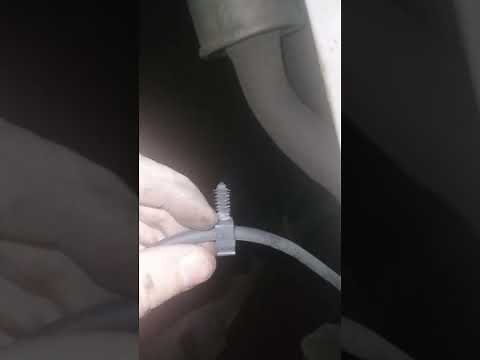 2004-2007 CHRYSLER TOWN AND COUNTRY REAR ABS WHEEL SENSOR REMOVAL