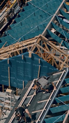 Pro Clima Australia on Instagram: "Great to see @havenhomestas commencing the weathertightness stage on their Evandale project, sealing the roof and walls with Mento Plus and Solitex Extasana to keep moisture out and stop wind from moving through the insulation - a vital step in creating homes that prioritise comfort, health, and durability. 📹@havenhomestas @phcptas @tassie_builders_blog @mog_builds #dryasabone"