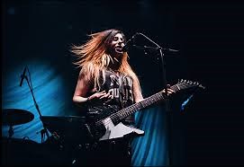 Die Mannequin/Secret Broadcast in Waterloo