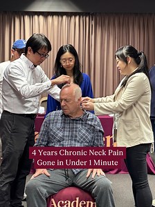 "I want to marry you and take you home!" 😂 That's what this patient told Dr Shy after she relieved his 4-year chronic neck pain in under 60 seconds 𝐓𝐡𝐞 𝐛𝐚𝐜𝐤𝐬𝐭𝐨𝐫𝐲 𝐭𝐡𝐚𝐭 𝐦𝐚𝐤𝐞𝐬 𝐭𝐡𝐢𝐬 𝐞𝐯𝐞𝐧 𝐦𝐨𝐫𝐞 𝐢𝐧𝐜𝐫𝐞𝐝𝐢𝐛𝐥𝐞: Four years of relentless right-side neck and shoulder pain. Couldn't sleep on his affected side. Every neck movement produced painful crunching sounds. Rotation was agony. Forward flexion was torture. His quality of life had been stolen by chronic pain tha