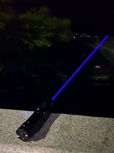 青色レーザーはどこまで届く？ブルーレーザーは視認性が高く夜間の遠距離照射十字線・一字線対応#レーザーポインター #レーザー #レーザー光線#レーザービーム#450nmレーザー #グリーンレーザー