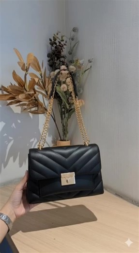 Tas wanita dengan desain elegan dan keren #taswanita #tas #taselegan #tasmurah