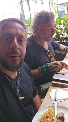 Saudações de Richard Rasmussen e Henrique para Luisa Mell