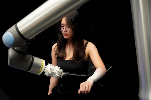 Project Overview ‹ InSituWear: On-body Robotic Fabrication of Textiles – MIT Media Lab
