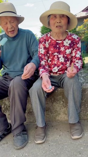 おばあちゃんと麦わら帽子の冒険👒